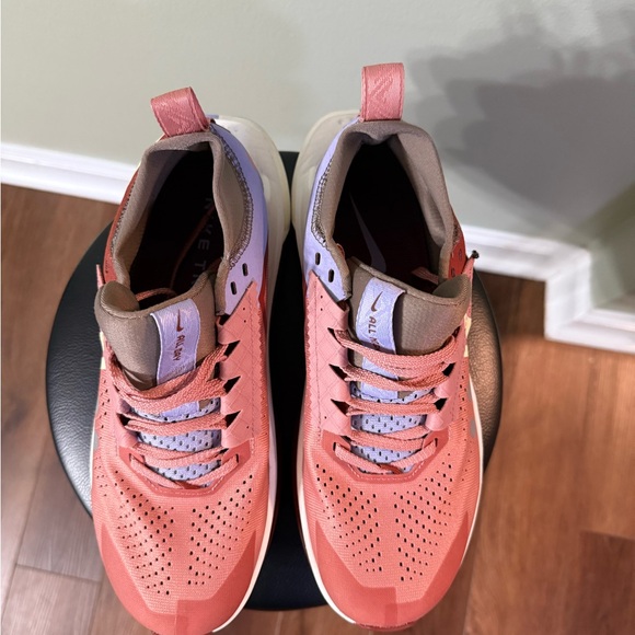 Nike Women's Coral and Cream Zegama 2 - Picture 3 of 5